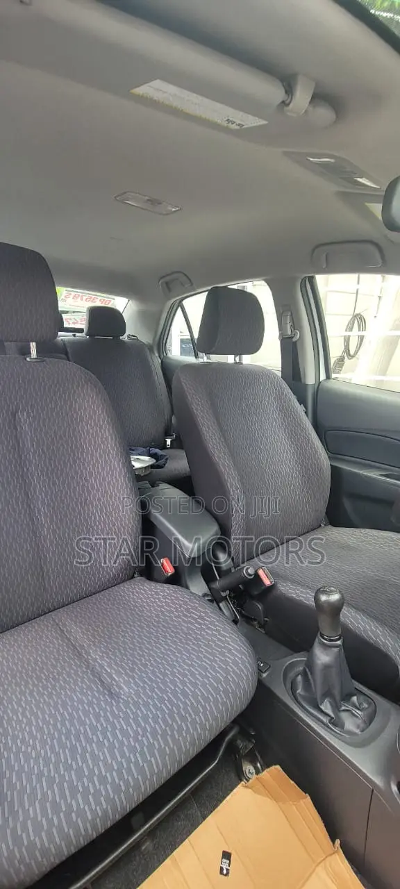 Toyota Yaris 2012 White