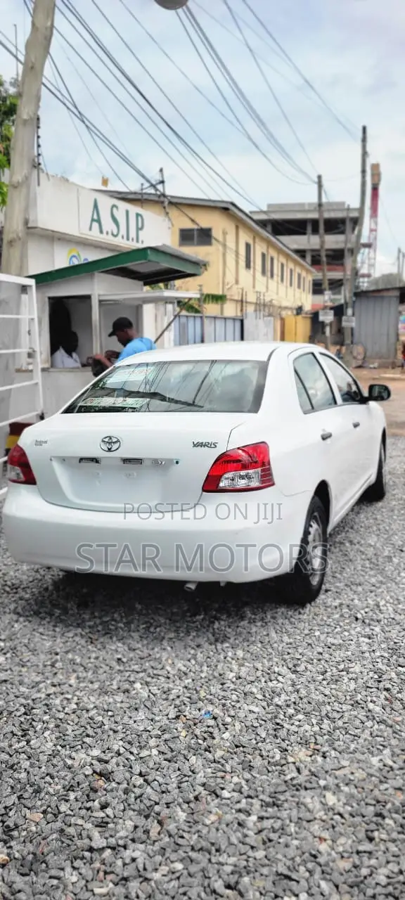 Toyota Yaris 2012 White