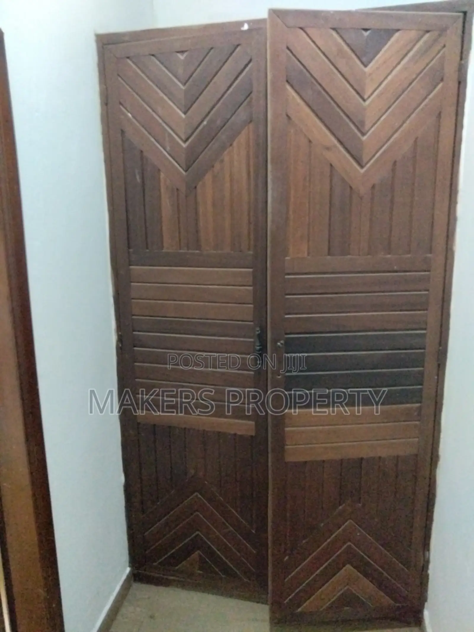 Five Bedroom House for Rent or Lease for Commercial