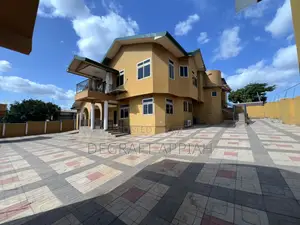 8bdrm Block of Flats in Kronum Bbc, Kumasi Metropolitan for sale