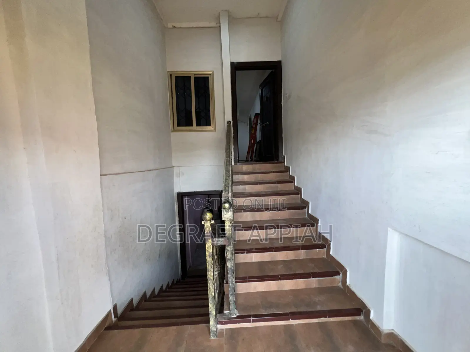 8bdrm Block of Flats in Kronum Bbc, Kumasi Metropolitan for sale
