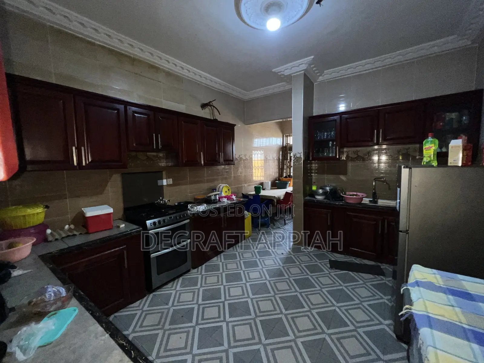 8bdrm Block of Flats in Kronum Bbc, Kumasi Metropolitan for sale