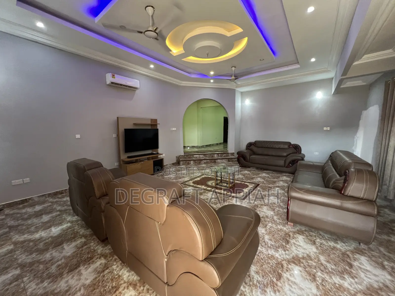 8bdrm Block of Flats in Kronum Bbc, Kumasi Metropolitan for sale