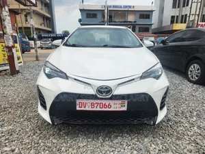 Toyota Corolla LE Premium 4dr Sedan (1.8L 4cyl CVT) 2016 White