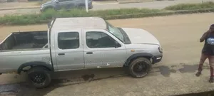Nissan Hardbody 2004 Silver