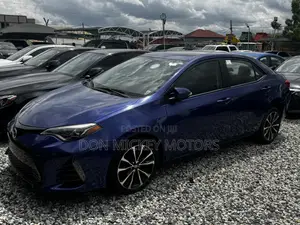 Toyota Corolla SE (1.8L 4cyl 6M) 2018 Blue