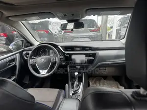 Toyota Corolla SE (1.8L 4cyl 6M) 2018 Blue