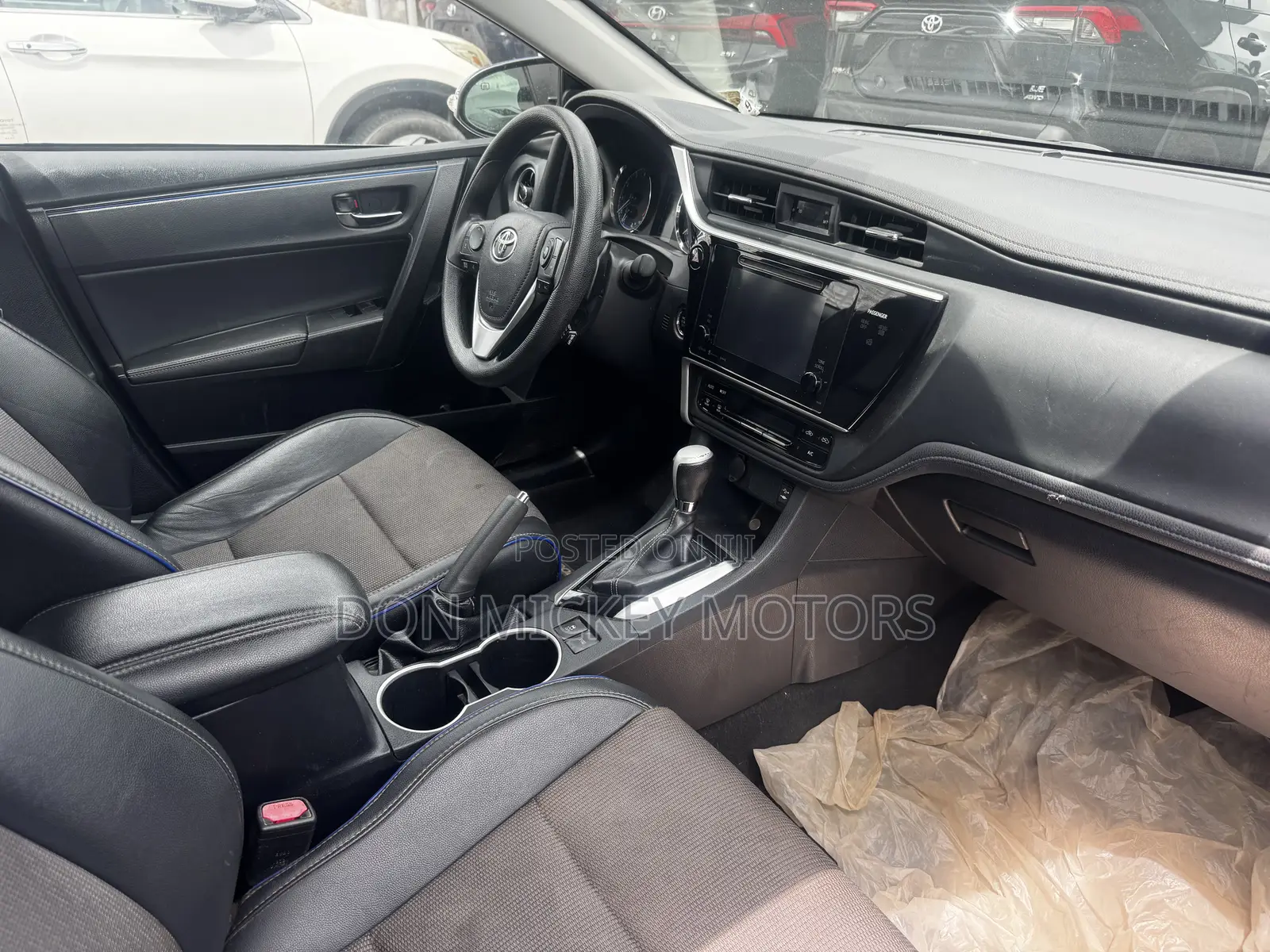 Toyota Corolla SE (1.8L 4cyl 6M) 2018 Blue