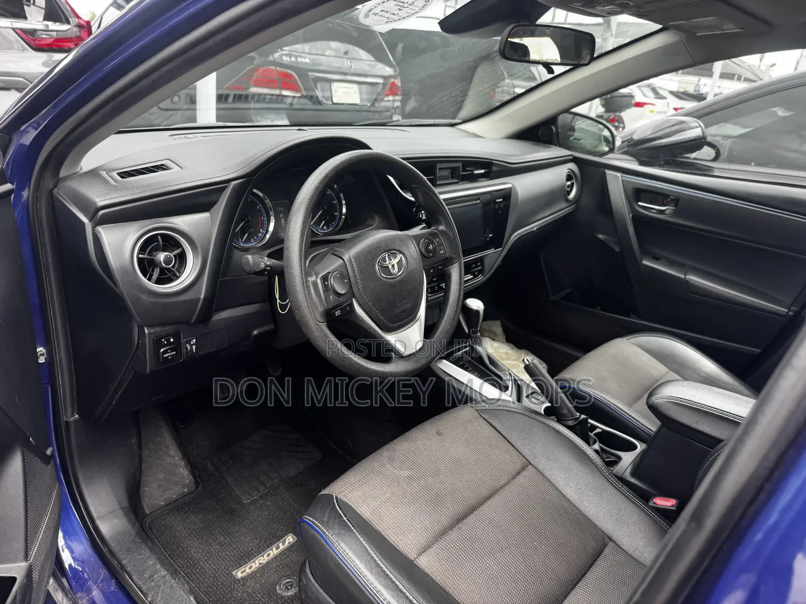Toyota Corolla SE (1.8L 4cyl 6M) 2018 Blue