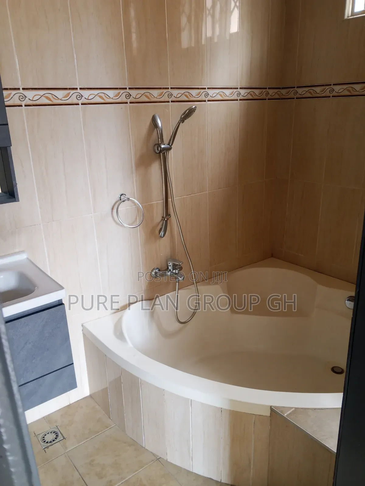 4bdrm Apartment in Parakuo Estate Dome for rent