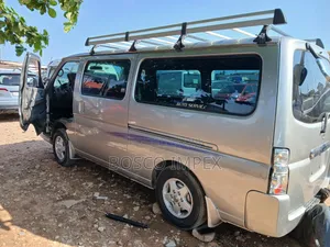 Nissan Caravan (Urvan) 2005 Silver