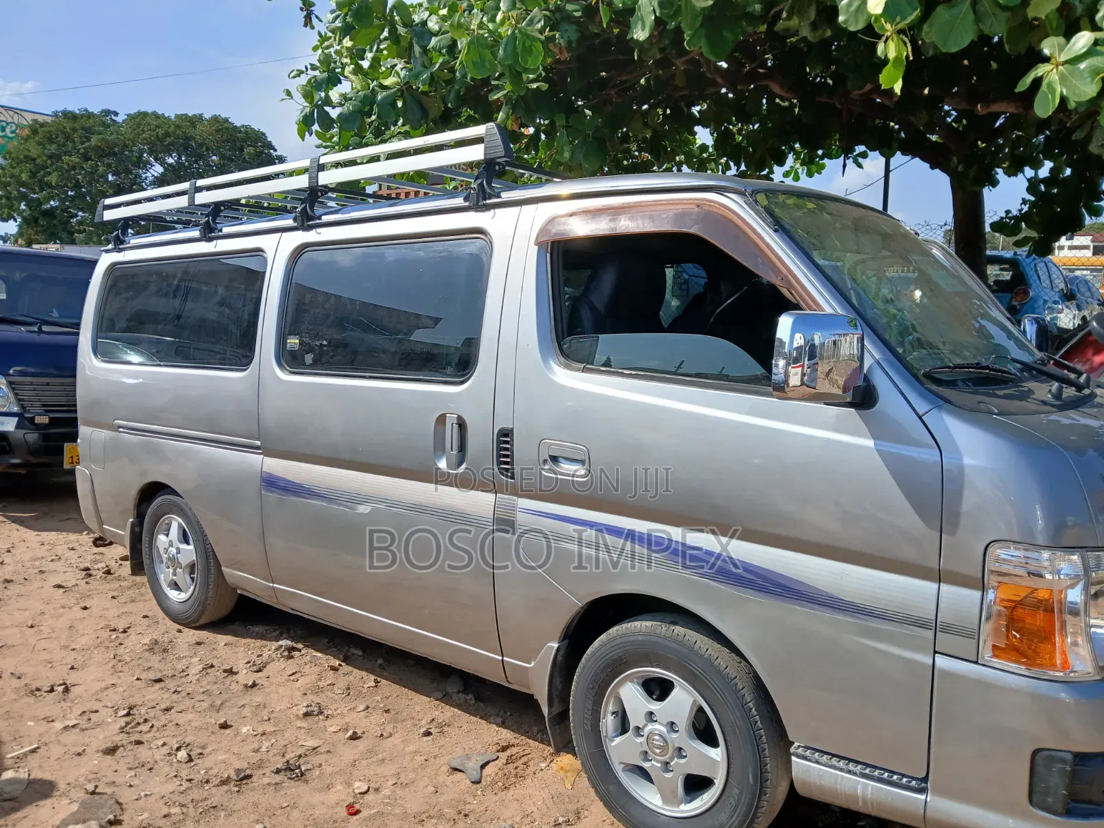 Nissan Caravan (Urvan) 2005 Silver