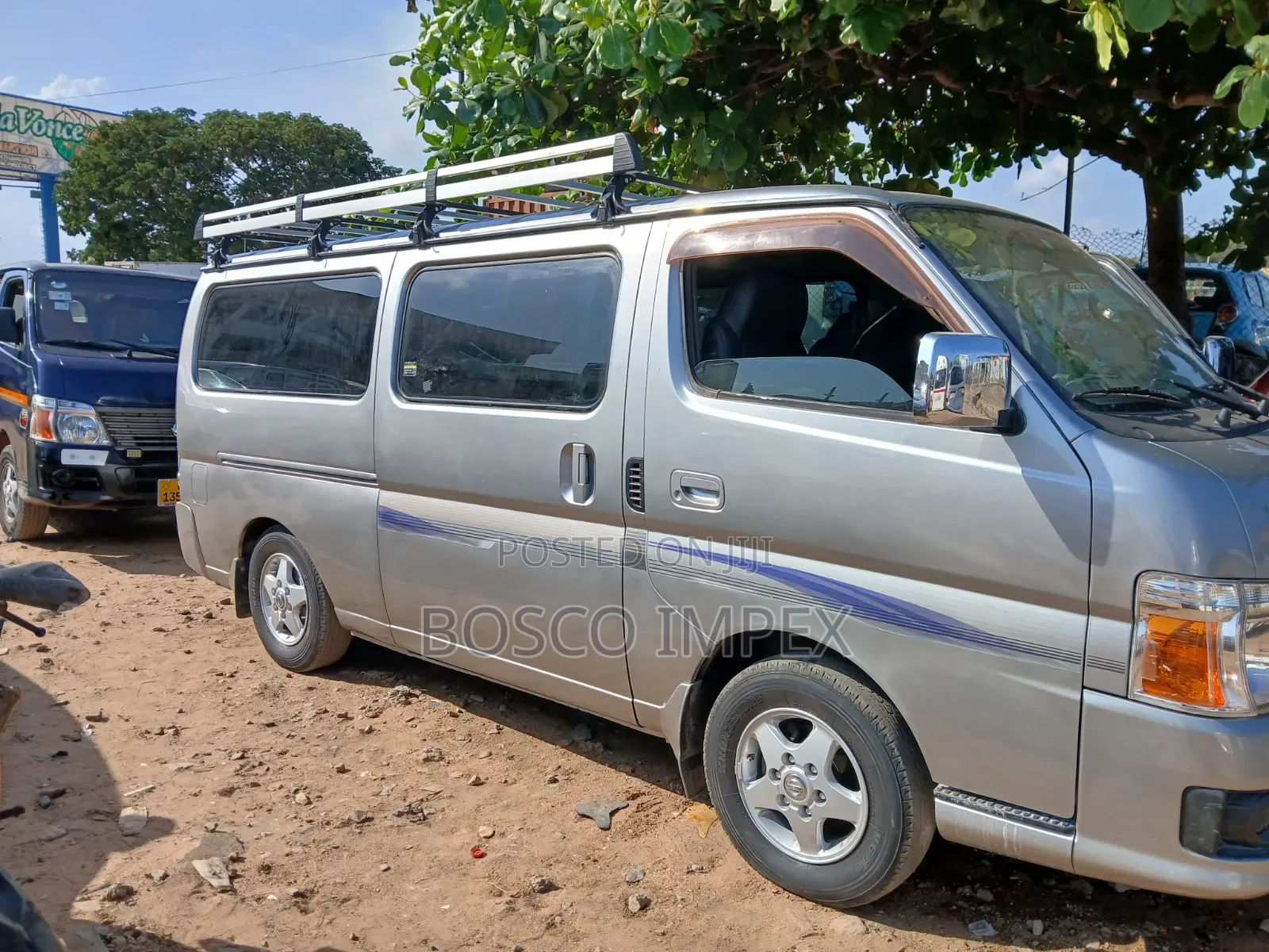 Nissan Caravan (Urvan) 2005 Silver