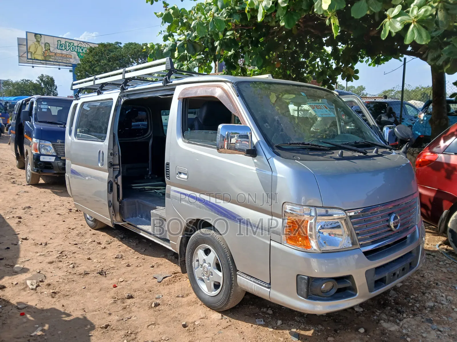 Nissan Caravan (Urvan) 2005 Silver