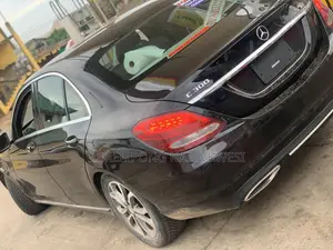 Mercedes-Benz C300 2018 Black