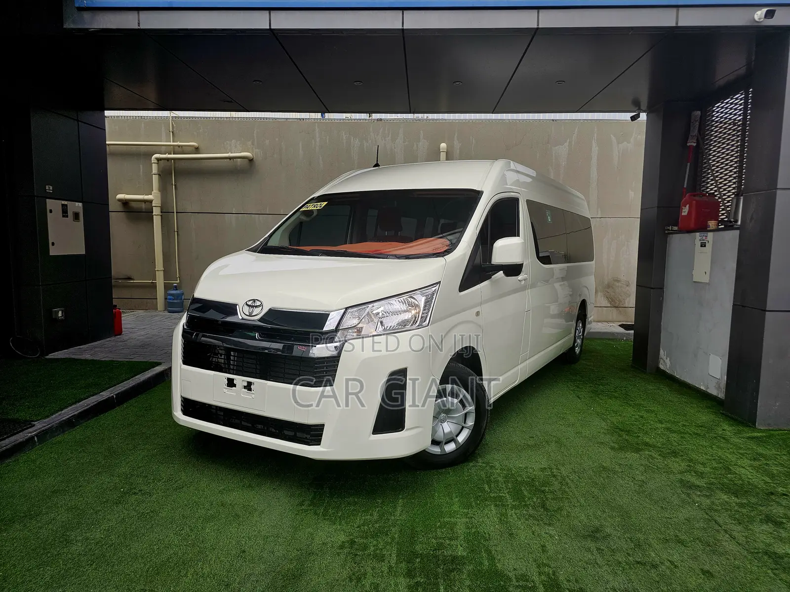 Toyota HiAce 2022 White