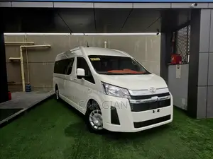 Toyota HiAce 2022 White