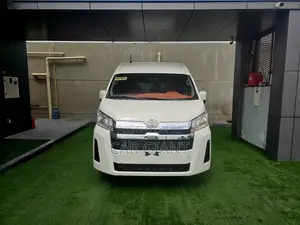 Toyota HiAce 2022 White