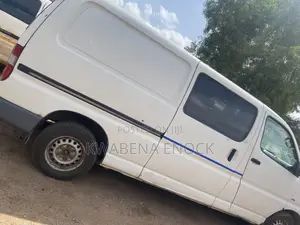 Toyota HiAce 2002 White