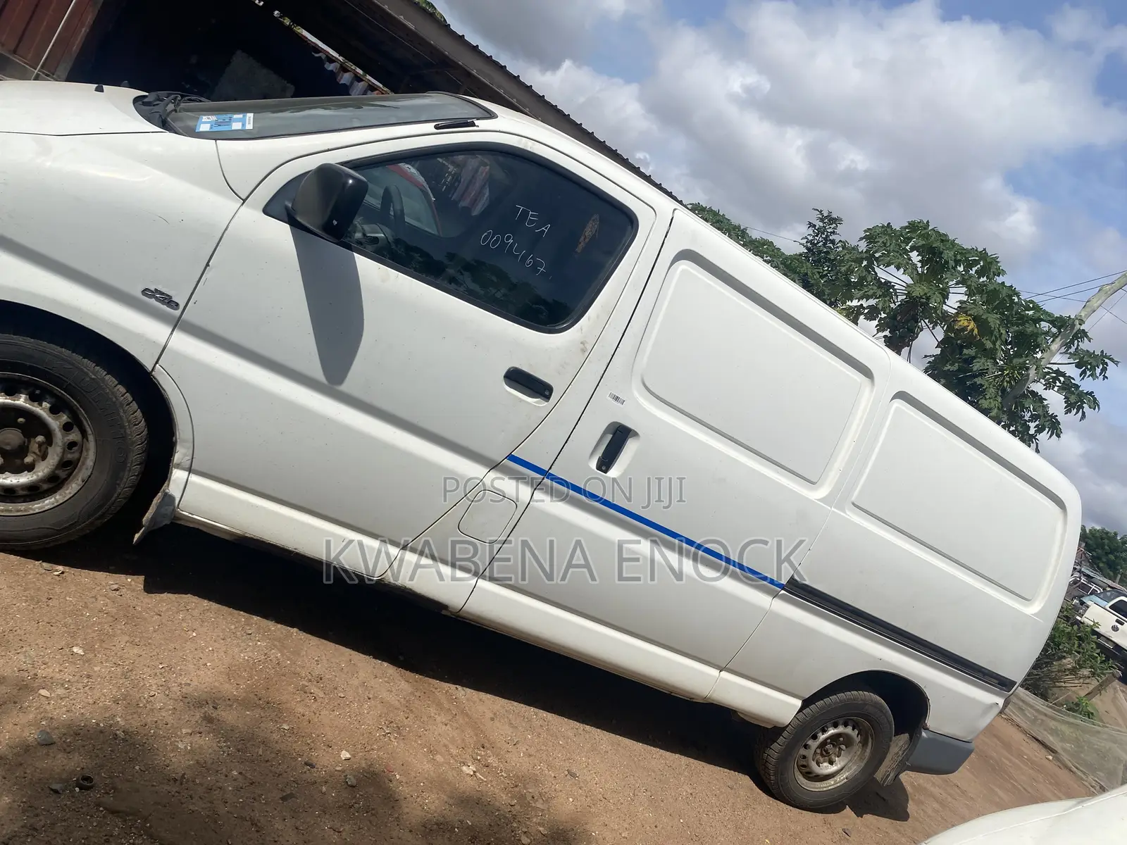 Toyota HiAce 2002 White
