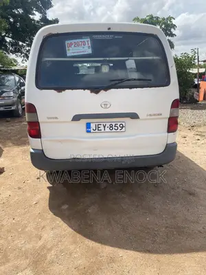 Toyota HiAce 2002 White