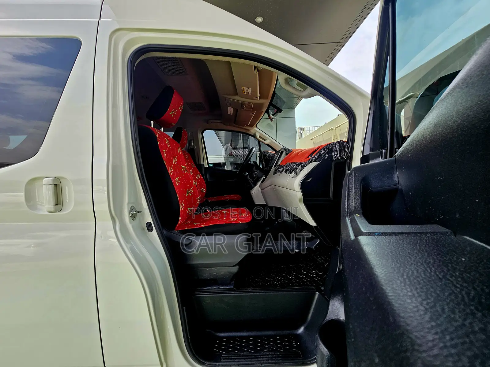 Toyota HiAce 2022 White