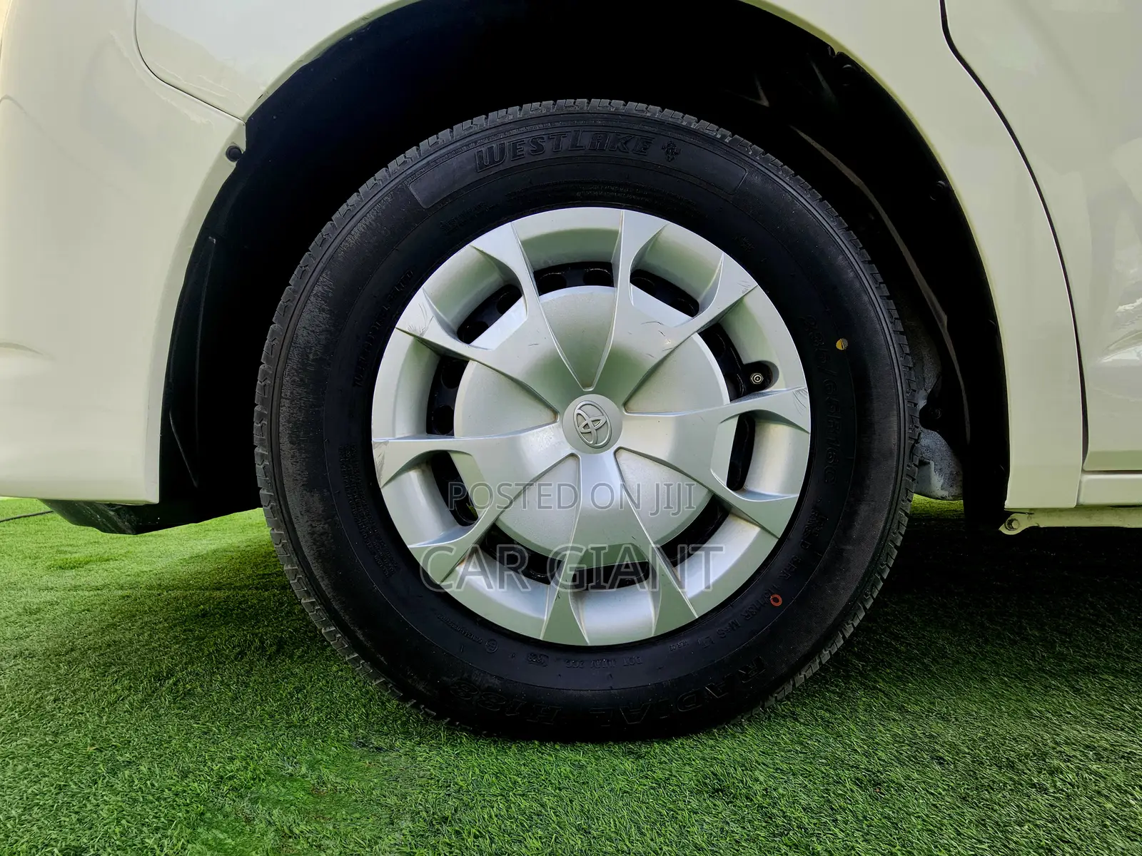 Toyota HiAce 2022 White