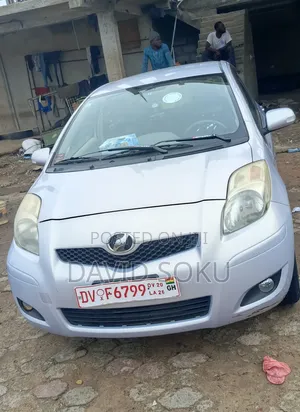 Toyota Vitz 1.3 FWD 5dr 2010 Silver