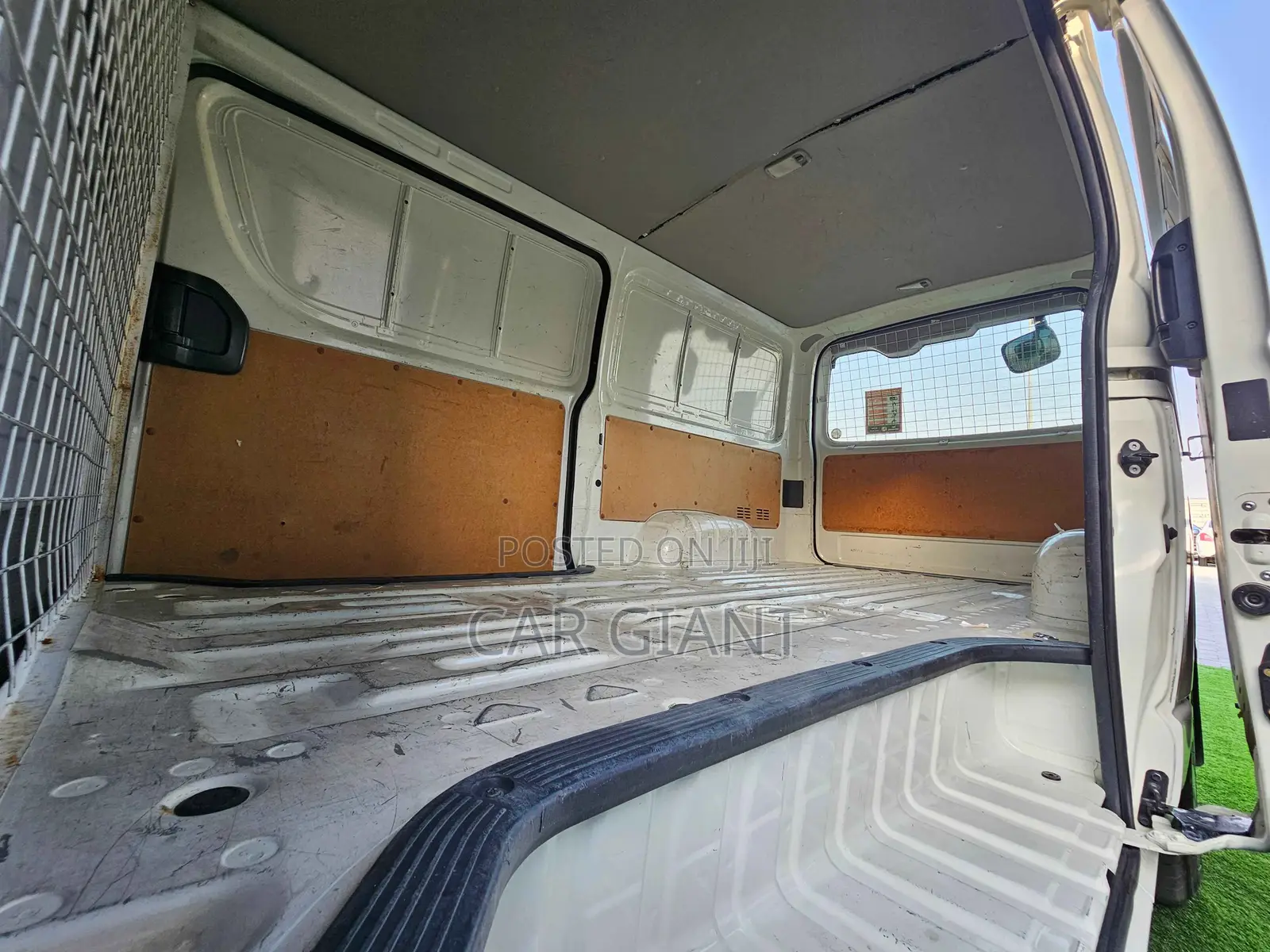 Toyota HiAce 2021 White