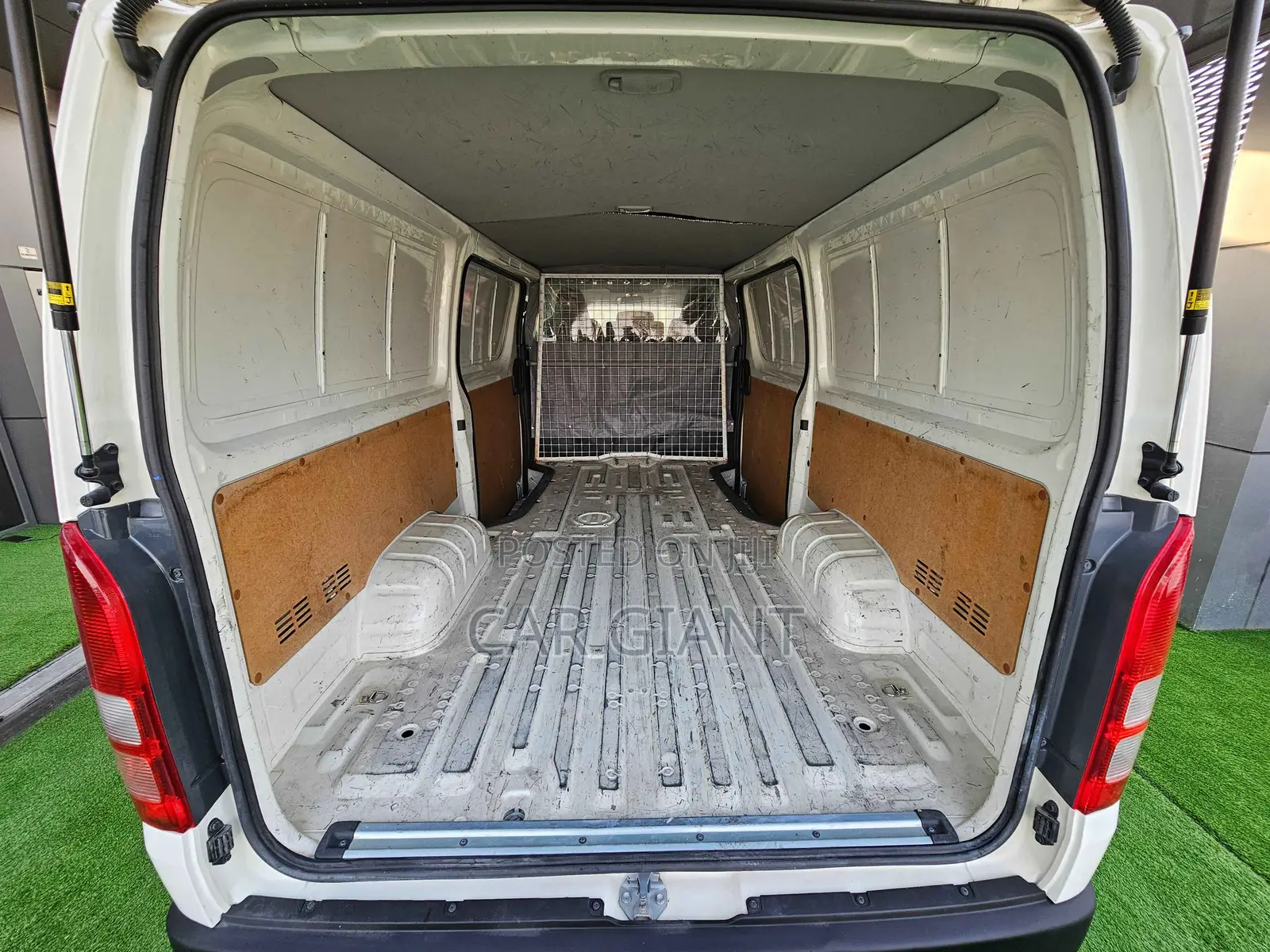 Toyota HiAce 2021 White