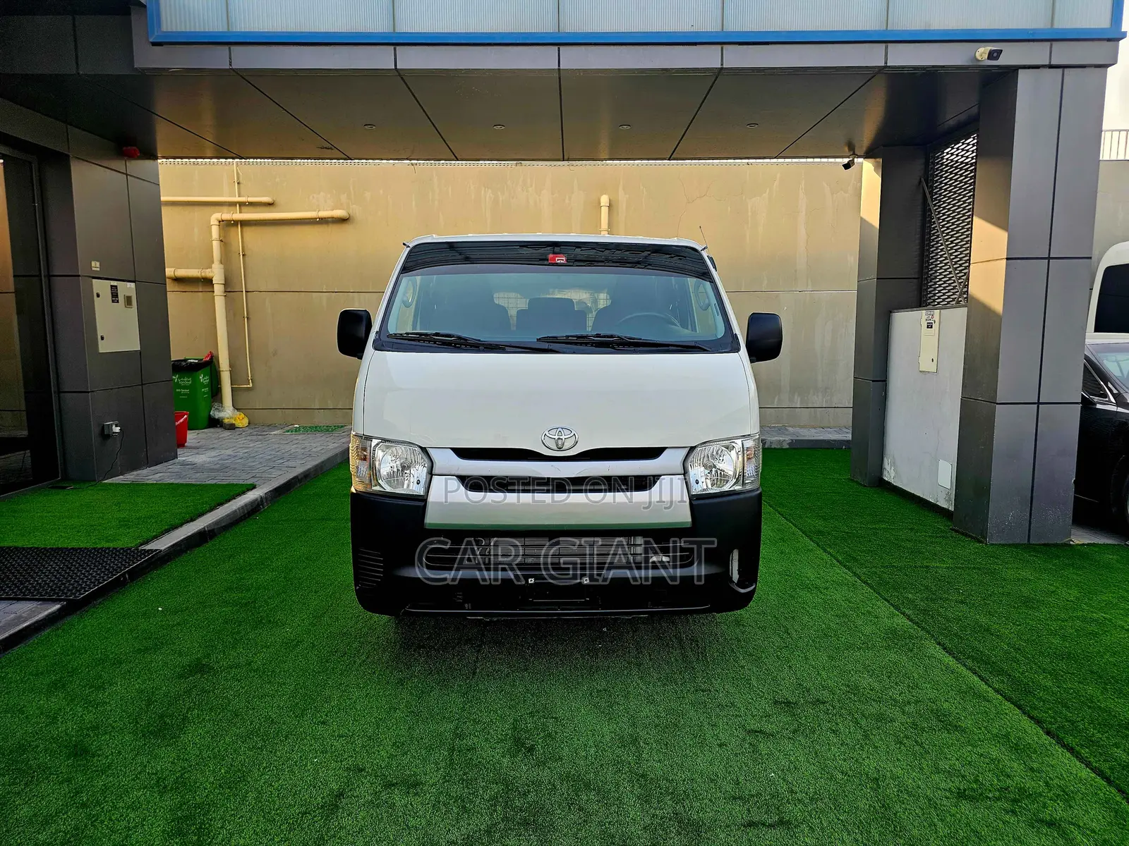 Toyota HiAce 2021 White