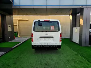 Toyota HiAce 2021 White