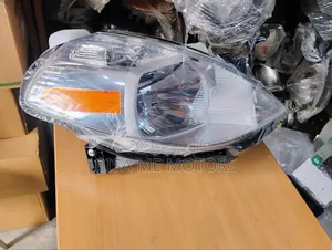 Nissan Versa 2006/2007/2008/2008/2009/2010 Headlight Set