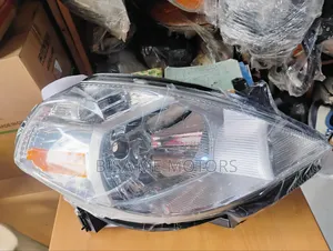 Nissan Versa 2006/2007/2008/2008/2009/2010 Headlight Set