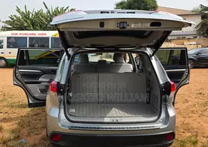 Toyota Highlander LE Plus 2019 Silver