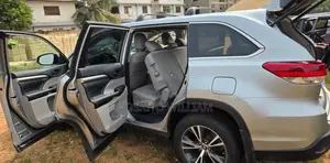 Toyota Highlander LE Plus 2019 Silver