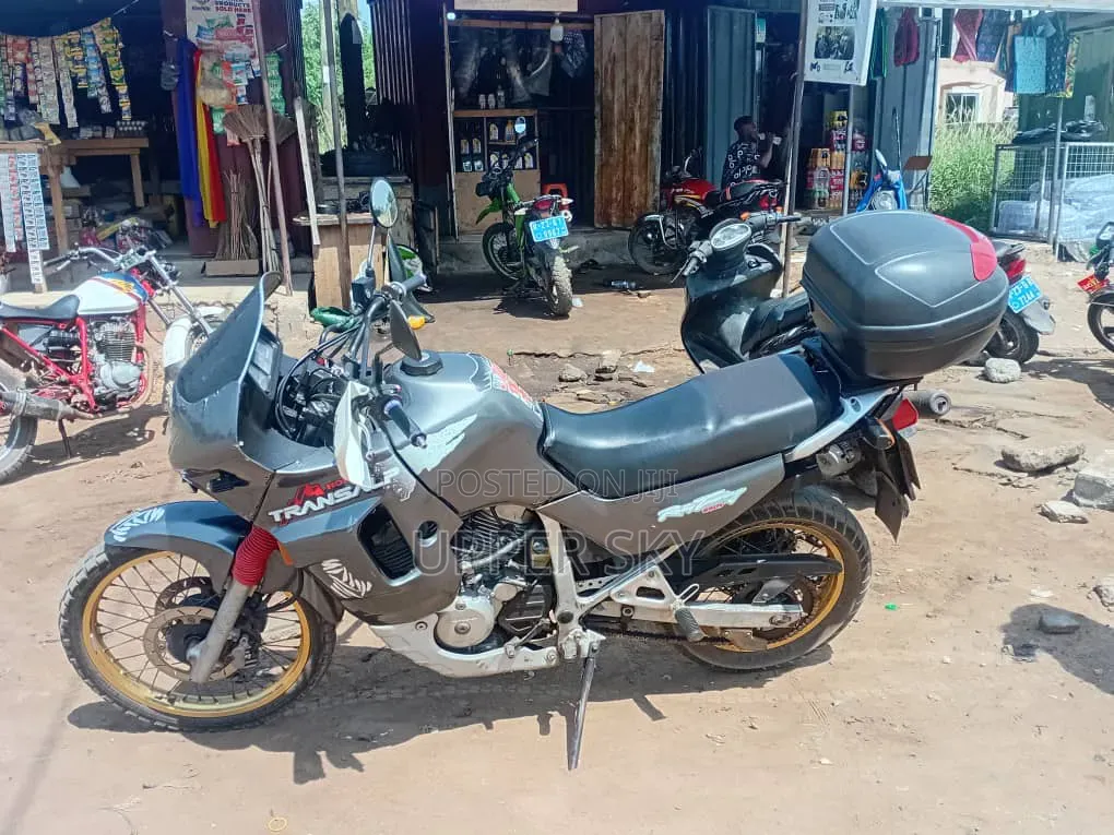 Honda Transalp XL600V 2025 Black