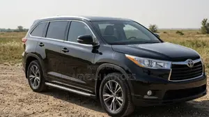 Toyota Highlander XLE 4x4 V6 (3.5L 6cyl 8A) 2017 Black