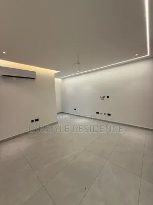 4bdrm House in Adjiringanor, Ability for sale