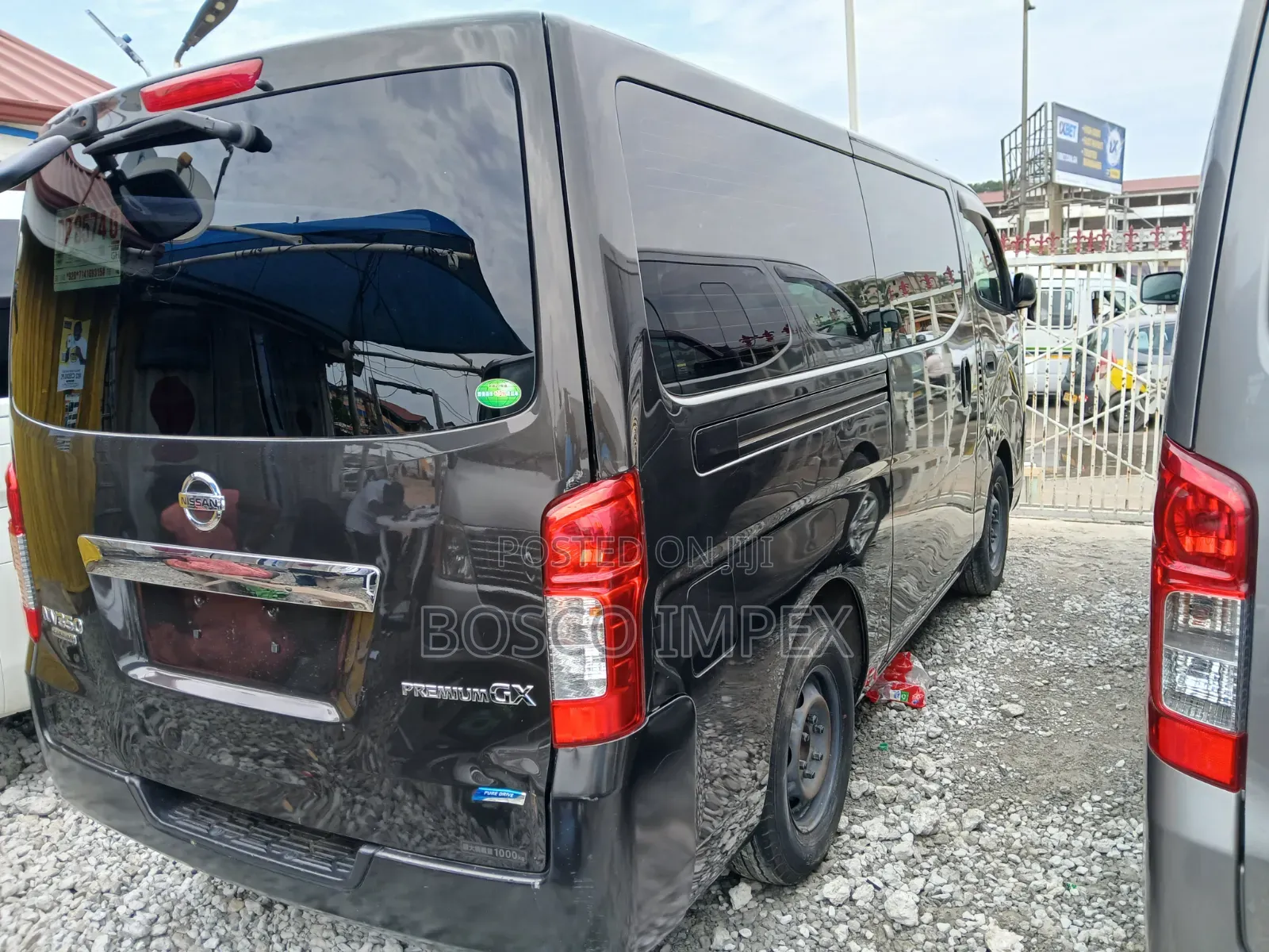 Nissan Caravan (Urvan) 2015 Black