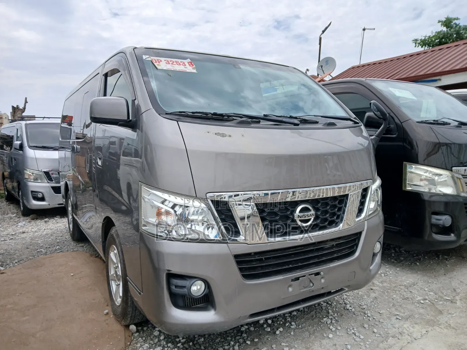 Nissan Caravan (Urvan) 2015 Grey