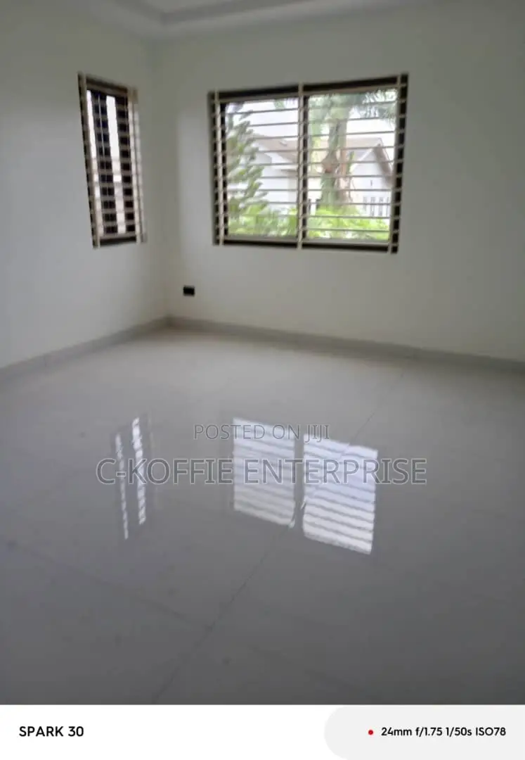 5bdrm Mansion in Dzorwulu for rent