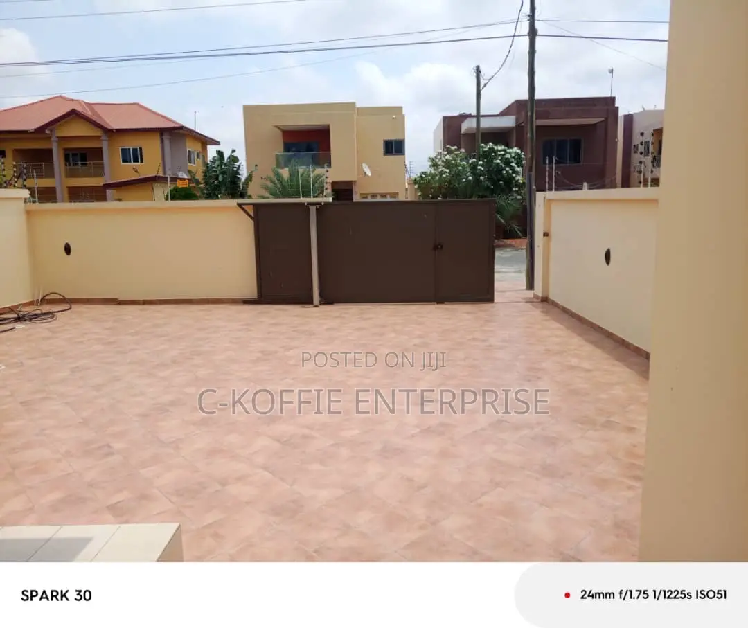 5bdrm Mansion in Dzorwulu for rent