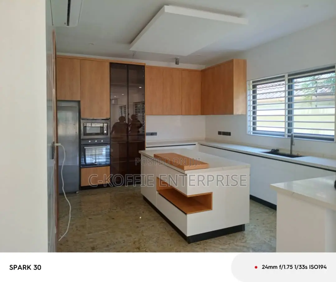 5bdrm Mansion in Dzorwulu for rent
