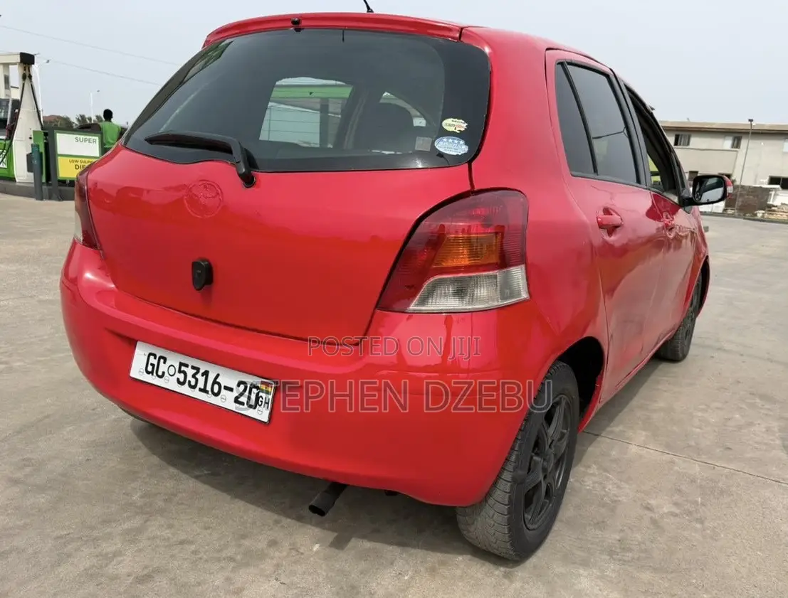 Toyota Vitz 1.3 FWD 5dr 2010 Red