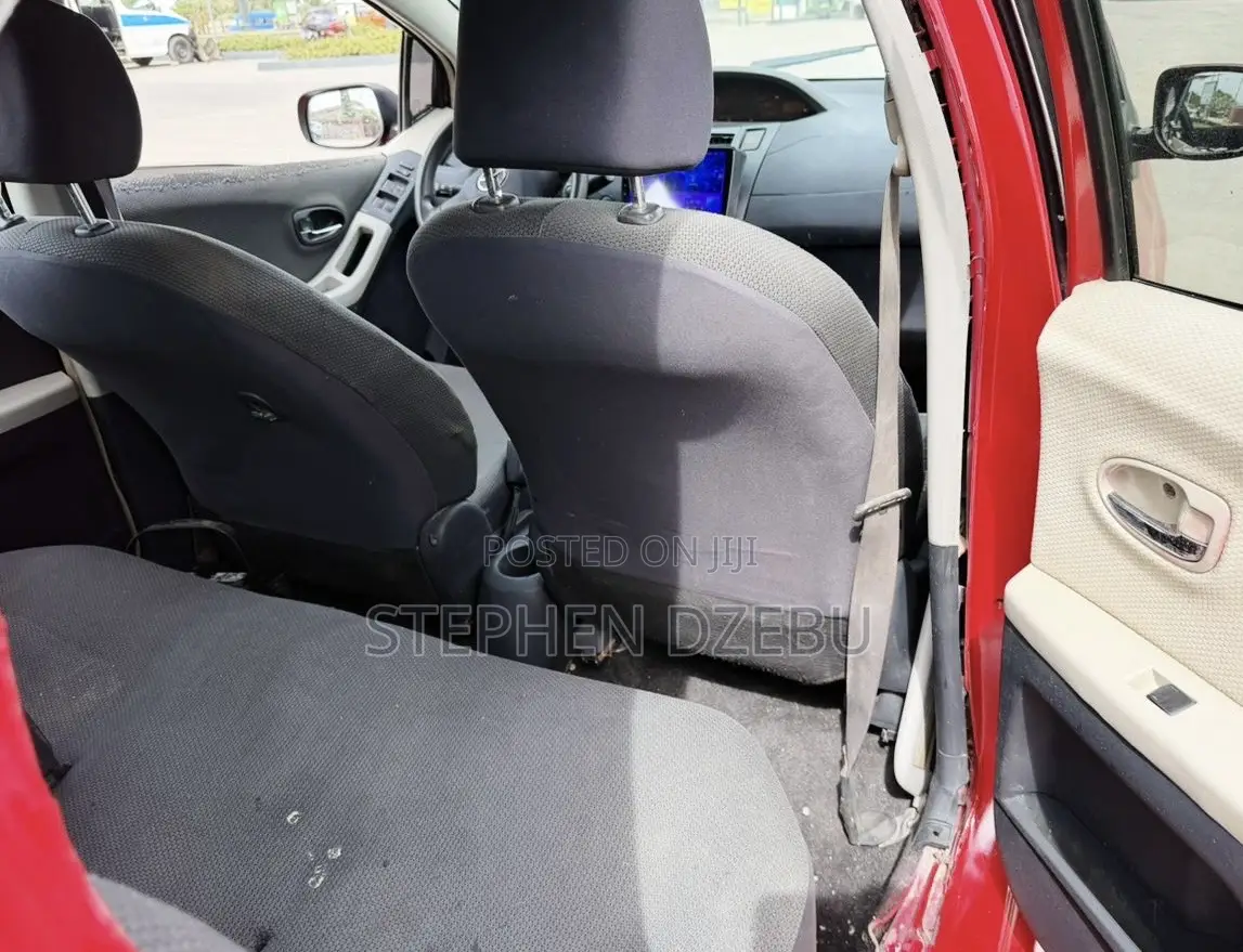 Toyota Vitz 1.3 FWD 5dr 2010 Red