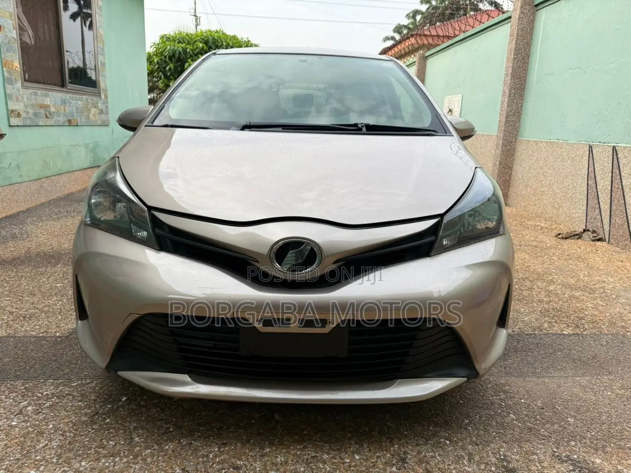 Toyota Vitz 1.3 AWD 5dr 2014 Beige