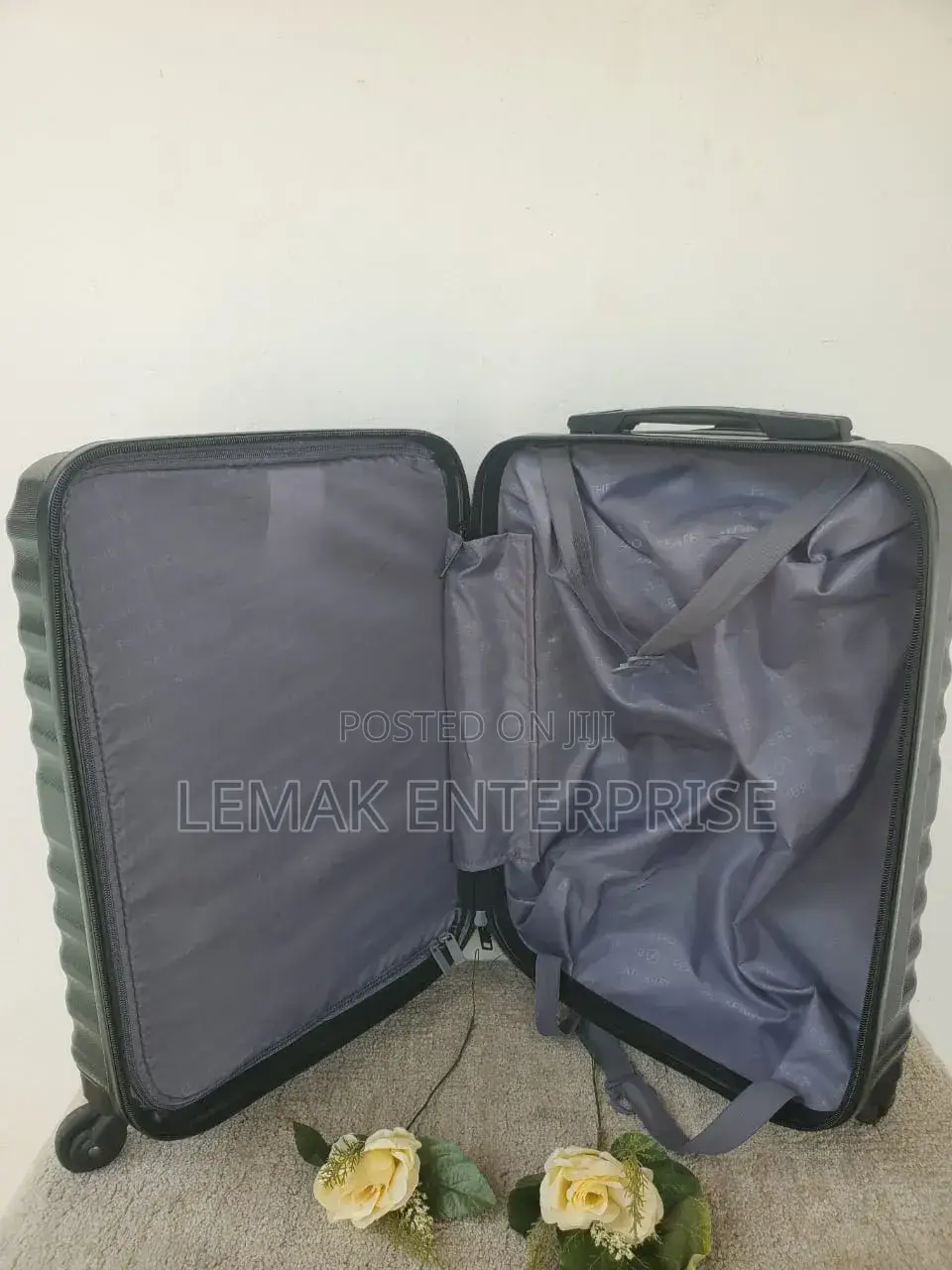 Featherstone 4-Wheel Hard Traveling Suitcase