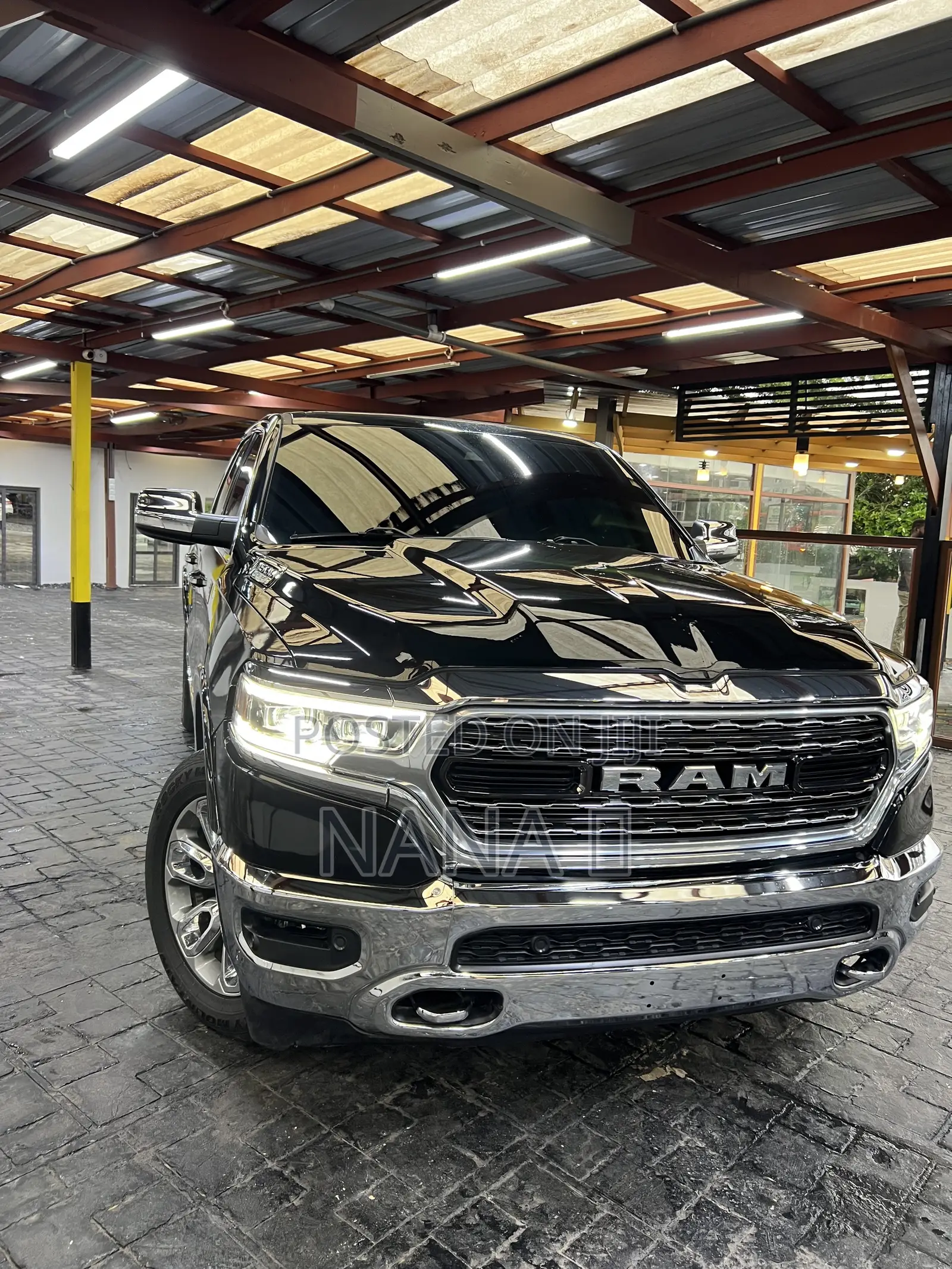 RAM 1500 2022 Black