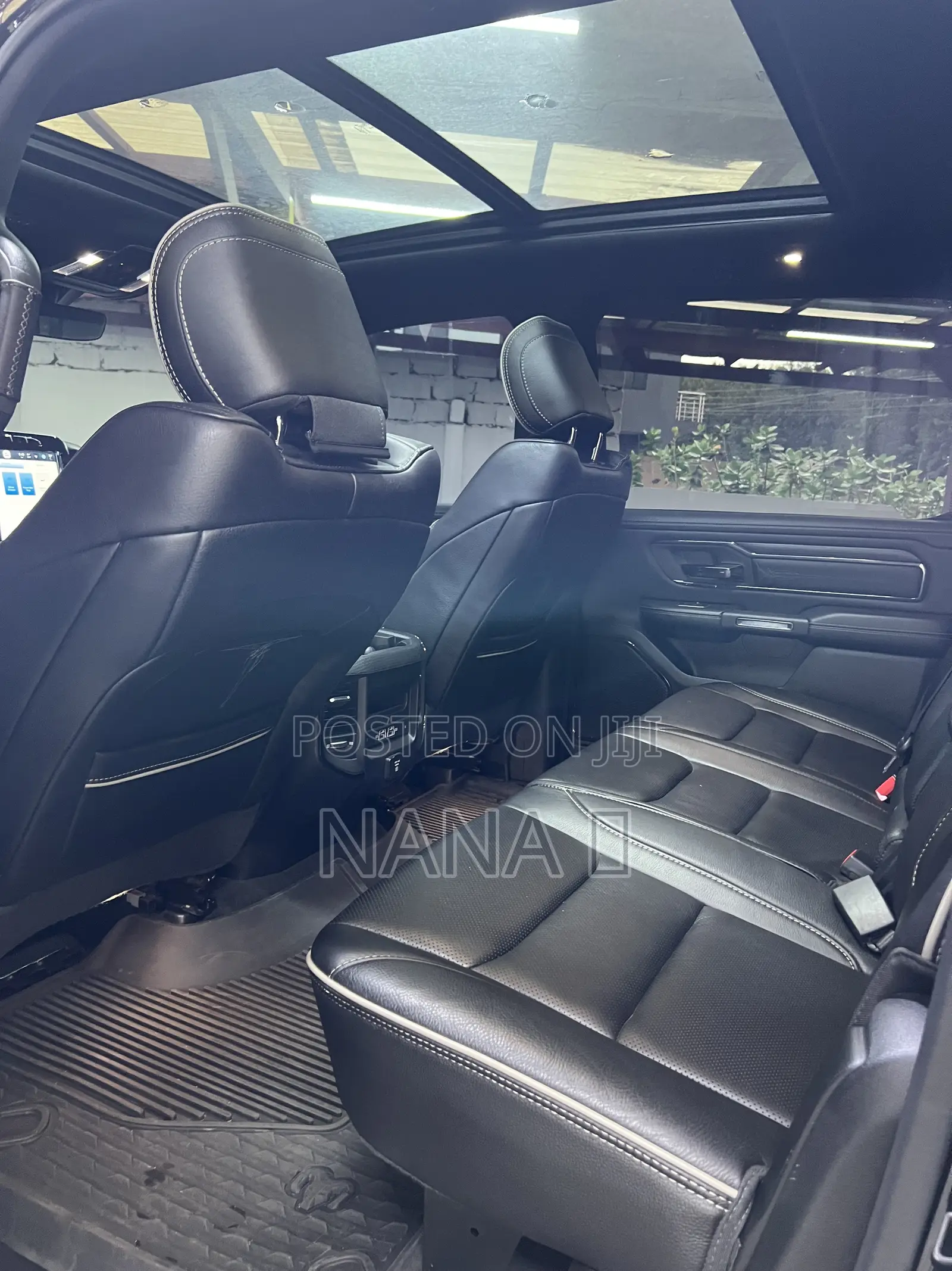 RAM 1500 2022 Black